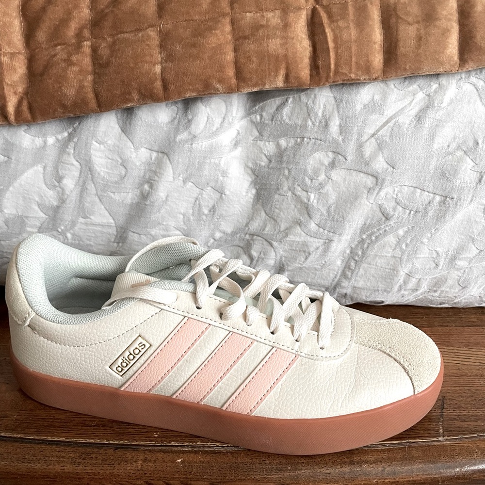 Women’s Addidas Sneakers size 9